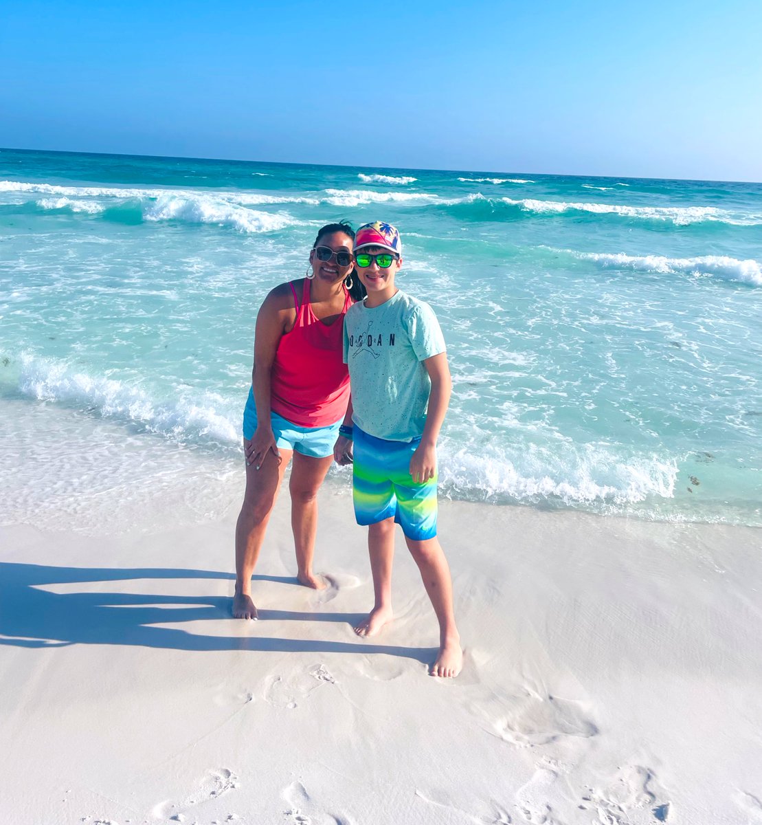 lacyschwartz's tweet photo. I always have the best time traveling with you! 🌊🐬🏝️⛵️🐚 https://t.co/t0hjD9twjN