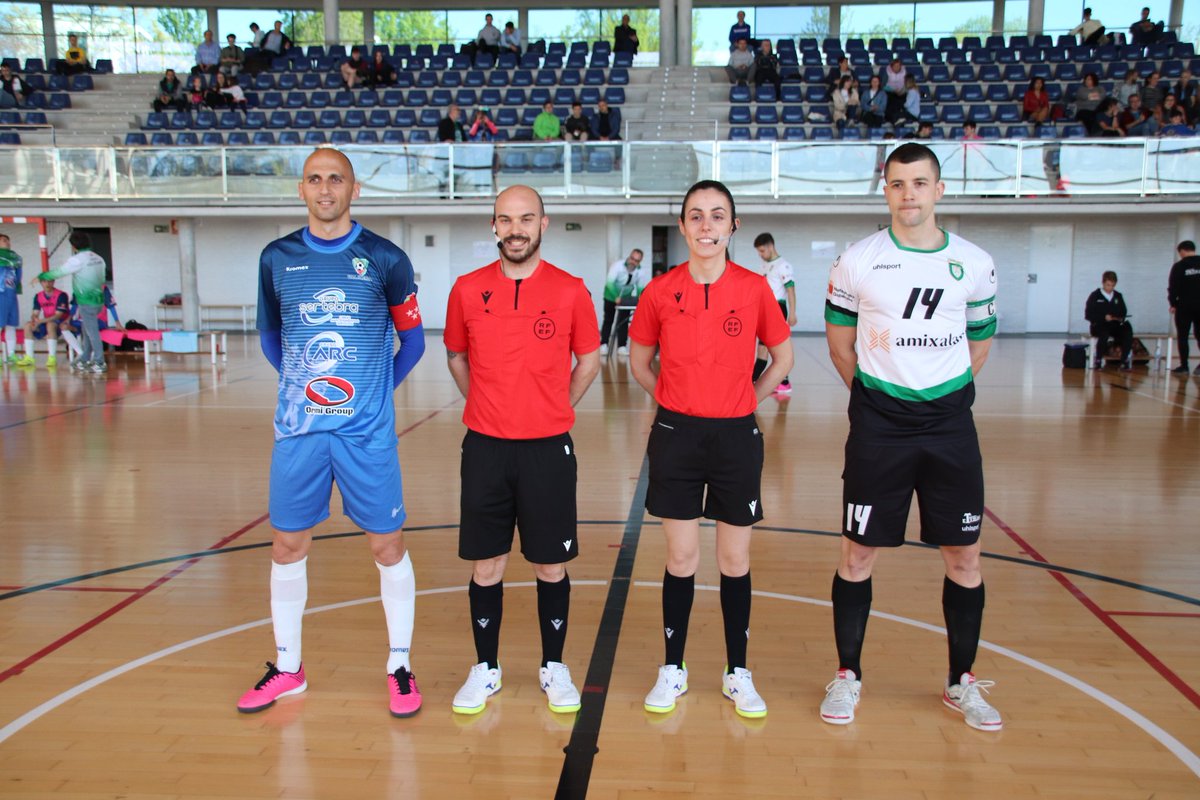 CoGAFS's tweet photo. 🏆 2ªB Federación Futsal

👥 Judith Fraiz / Borja Reguera 

@anaitasunafs vs @FsVillaverde

#futsal #aretofutbola #futsalreferee #referee #ctafs #arbitro #sanjuan #pamplona #quenotelocuenten #cogafs https://t.co/aM6s2pknsp