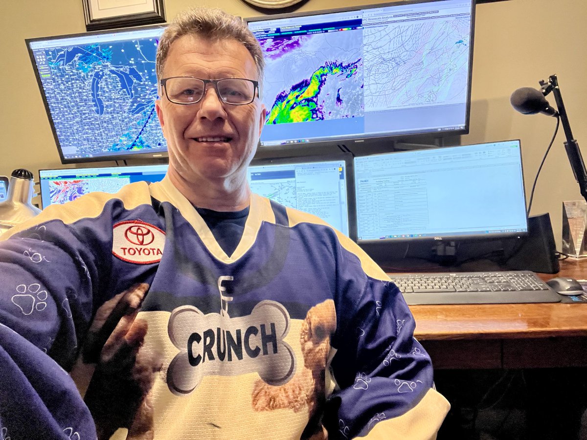 PUCKS FOR PAWS ⁦<a href="/SyracuseCrunch/">Syracuse Crunch</a>⁩ this Saturday. Bring your dog to the game. Proceeds benefit my @pmawf and help CNY rescues. Thanks to the Crunch for continued support of my foundation and love of our animal friends. (Jersey is from a few years back Pucks for Paws). ⁦