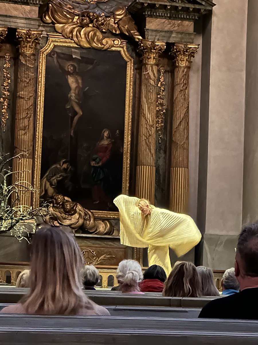 SvenMilltoft's tweet photo. Dansmeditation på skärtorsdagen med @virpiPahkinen och @ulfnorberg i Hedvig Eleonora kyrka! https://t.co/LwyMJ9XTDb