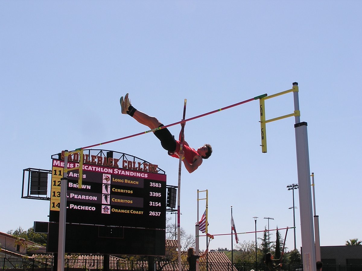 💪 Congratulations to @VaqTrackXC freshman Ryan Gregory, who moved up one spot on the podium on day two of the SoCal Regional Multi Championships to take silver in the men's decathlon!

✍️RECAP: sbccvaqueros.com/x/4fpqk