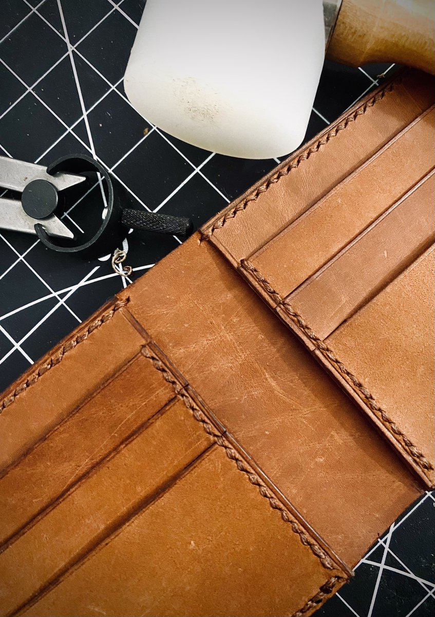 lasankaOnline's tweet photo. 2nd wallet එක හැදුවා 😍
pattern එක ලැබුනා තිලිණ පෙරේරගෙන් 🖤
තිලිණගෙන් ලොකු සප් එකක් ලැබුණා 🔥
තව develop කරන්න තැන් තියෙනවා මගේ හිතේ ගාණට ගන්න 💪

Testing 02
#CraftedbyC https://t.co/yQhQcqqcNN