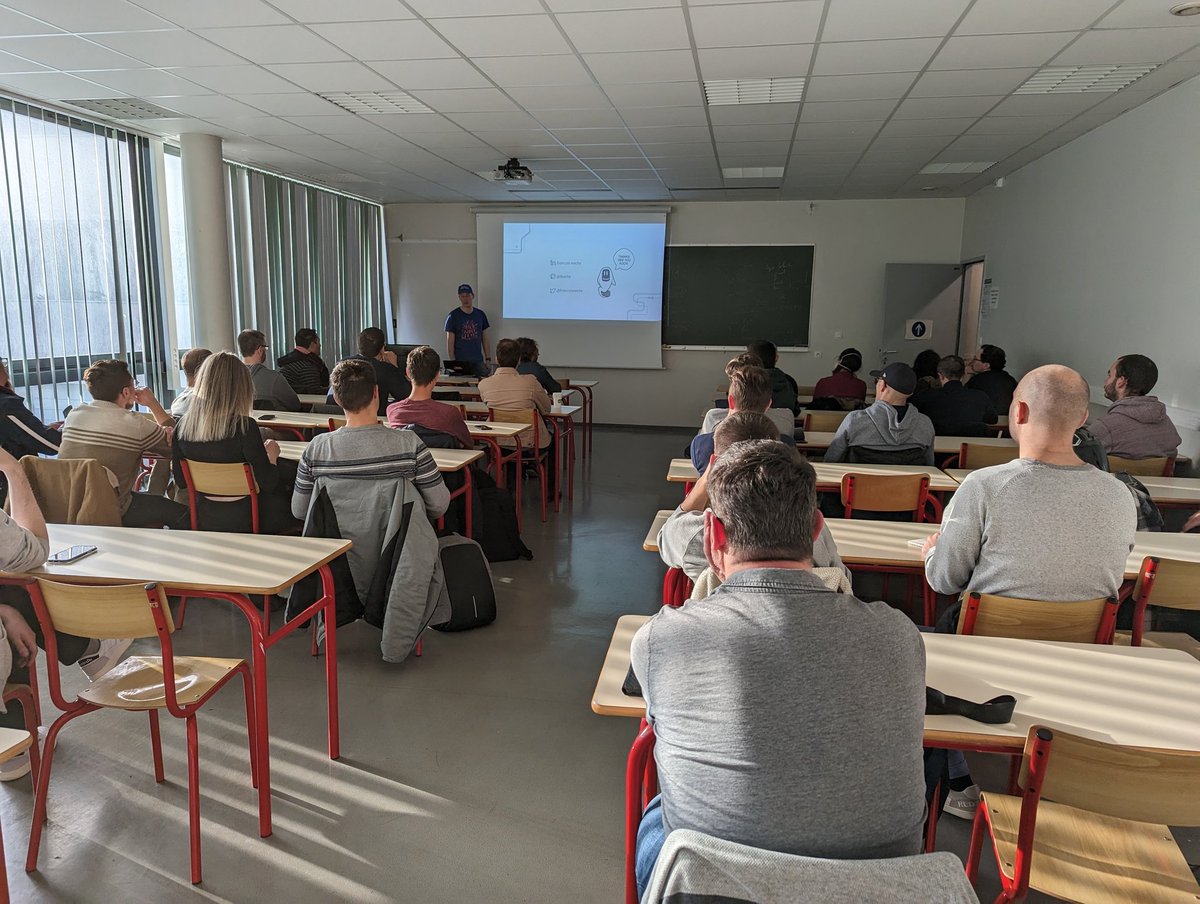 Ce soir à #Rennes, c'est la soirée des communautés et le <a href="/RennesJS/">RennesJS</a> est présent avec un 1er talk sur le Design System chez <a href="/OVHcloud_FR/">OVHcloud France</a>, présenté par notre spécialiste <a href="/francoiseoche/">Fran�ois Eoche</a> 😘