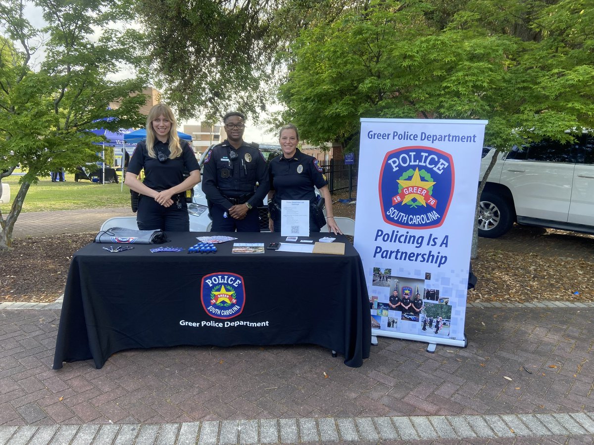 GreerPolice's tweet photo. Some of our Recruiting Team members are at SC State University today. We are glad to be there recruiting future professionals in the public safety career field. #scstatebulldogs #policingisapartnership #startyourcareeringreer #greerpd https://t.co/QFzBN1De0G