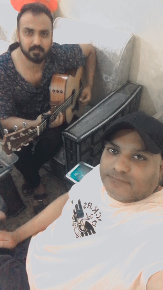 OwaisHameed501's tweet photo. Me & Aizaz Ahmad Mera Friend Chota Bhai Ek Sal Bad Molakat Howi Dubai Se Aya AJ Ghr Par Mily Allah Sehat O Zindagi Day Ameen....
#AizazAhmad#OwaisHameedKhan#
#WithBrother #Music#Composer#friend#Bhai https://t.co/TZxkMHFogS