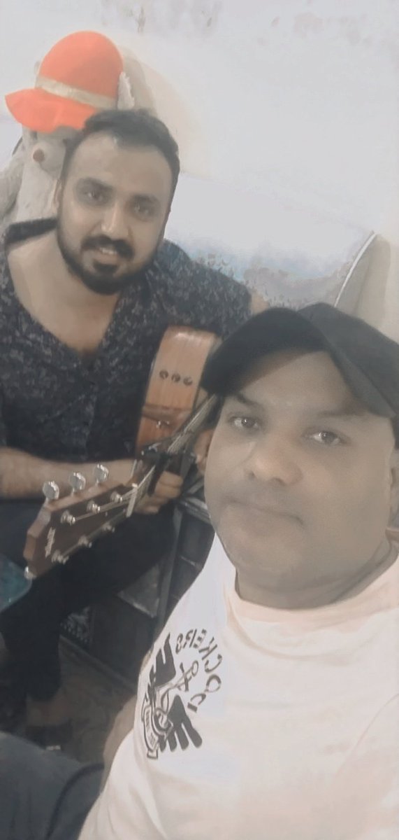 OwaisHameed501's tweet photo. Me & Aizaz Ahmad Mera Friend Chota Bhai Ek Sal Bad Molakat Howi Dubai Se Aya AJ Ghr Par Mily Allah Sehat O Zindagi Day Ameen....
#AizazAhmad#OwaisHameedKhan#
#WithBrother #Music#Composer#friend#Bhai https://t.co/TZxkMHFogS