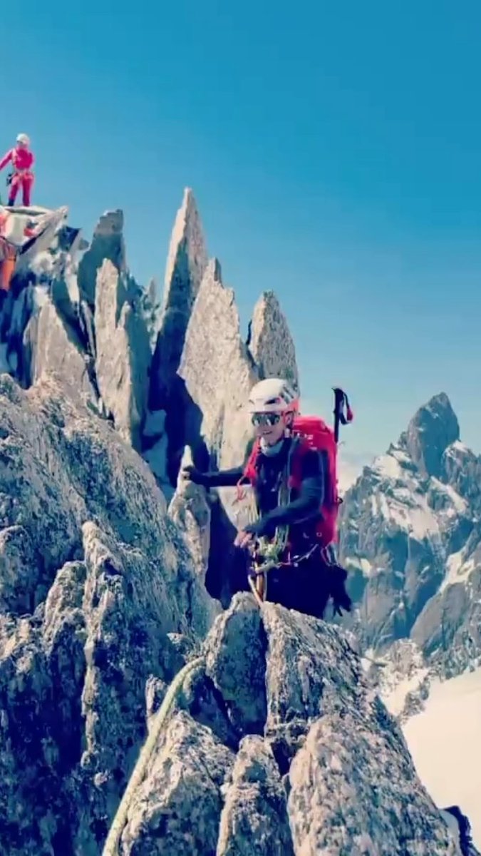 endorfeen_'s tweet photo. amandahallin through the aiguilles d’Entrèves 😎
#endorfeen #mountaineering #mountaineers #mountains #alpes #alpi #alpen #alpiniste #alpinsme #alpineroute #classic #climbing #climber #rockclimbing #rockclimber #climb #goexplore https://t.co/OaTdplsEgL