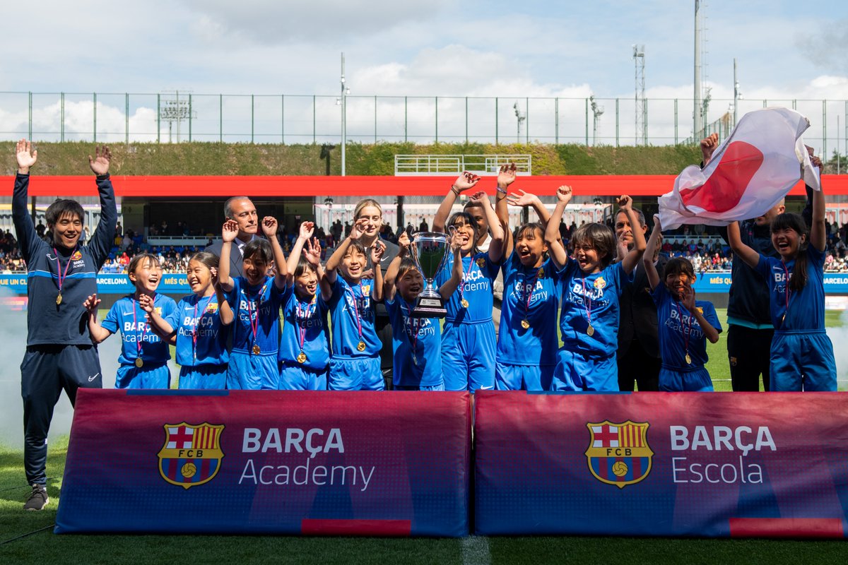 💙❤️ #BarçaAcademyWorldCup presented by
<a href="/Allianz_es/">Allianz España</a>
😍 Hall of Fame with our ambassadors
<a href="/alexiaputellas/">Alexia Putellas</a> and <a href="/ANSUFATI/">Ansu Fati</a>!! (7/12)    

U12F Champion: Barça Academy Japan <a href="/barcaacademyFUK/">Barça Academy Fukuoka</a>