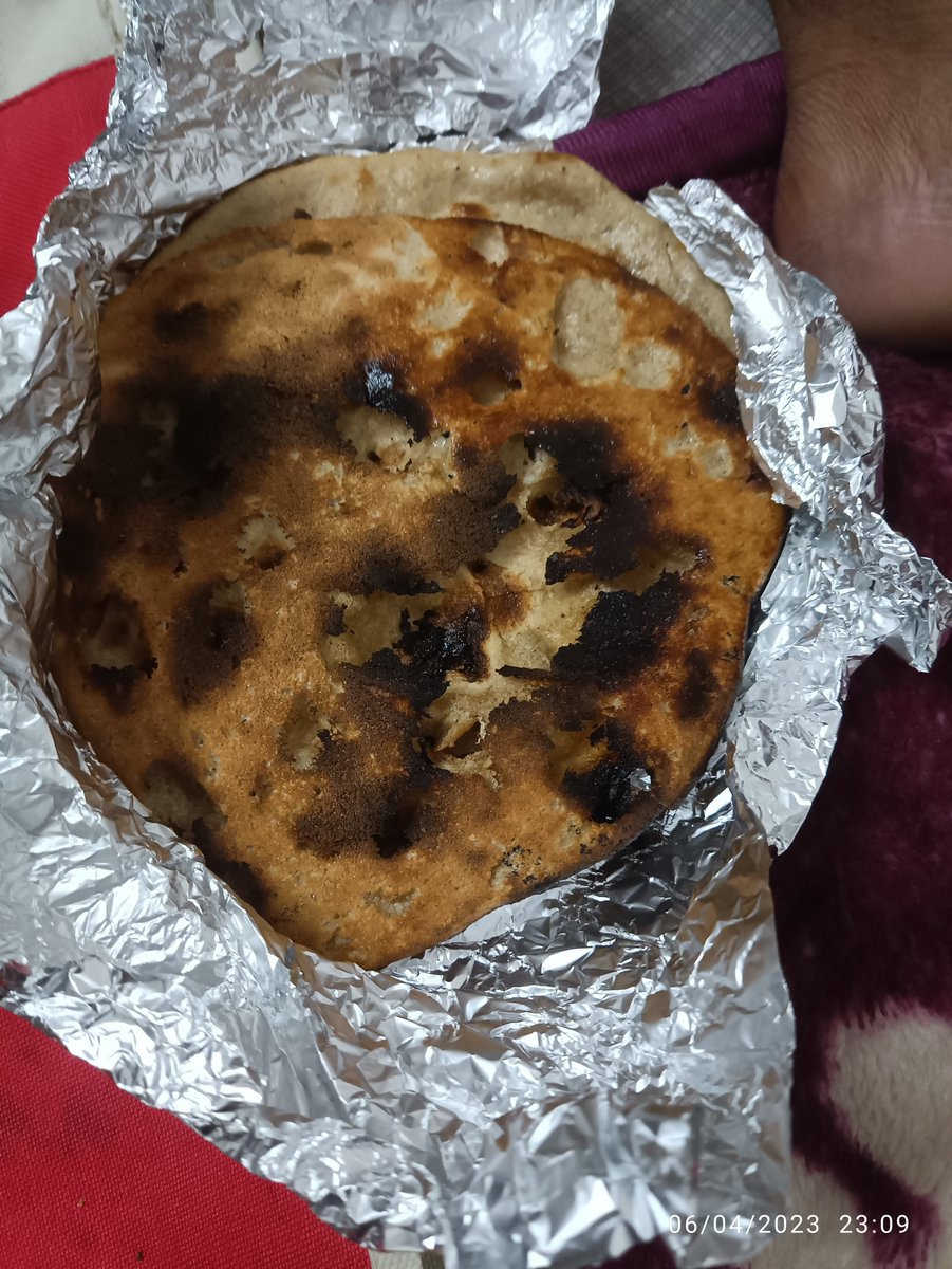 manoj80155's tweet photo. @SwiggyCares 
Order ID 163875246723
Butter roti is burnt and raw delivered.
All four were defective due to which they were thrown in the garbage.
Kimdly refund total butter roti amount https://t.co/vISVB6CxhG