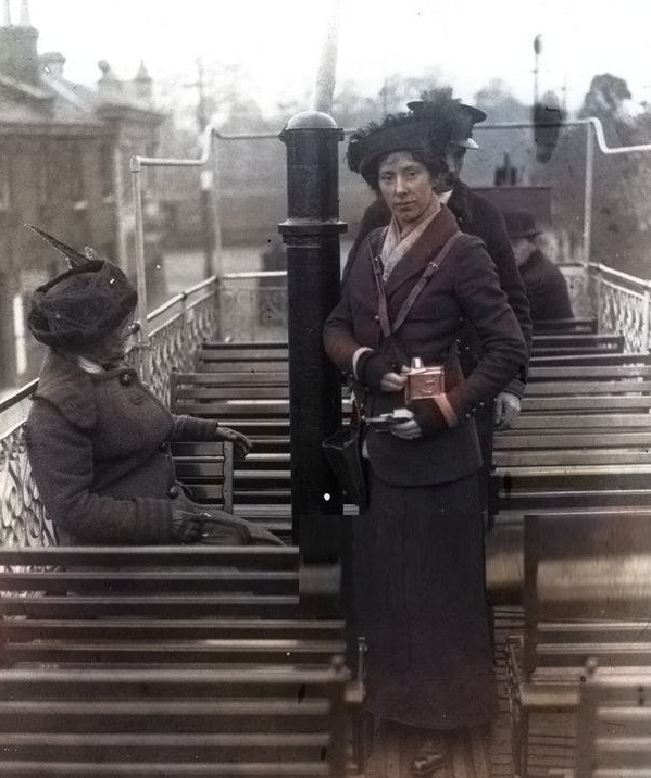 OldGlasgow.com
A Glasgow Tram Clippie Rolling A Ticket 1916
OldGlasgow.com