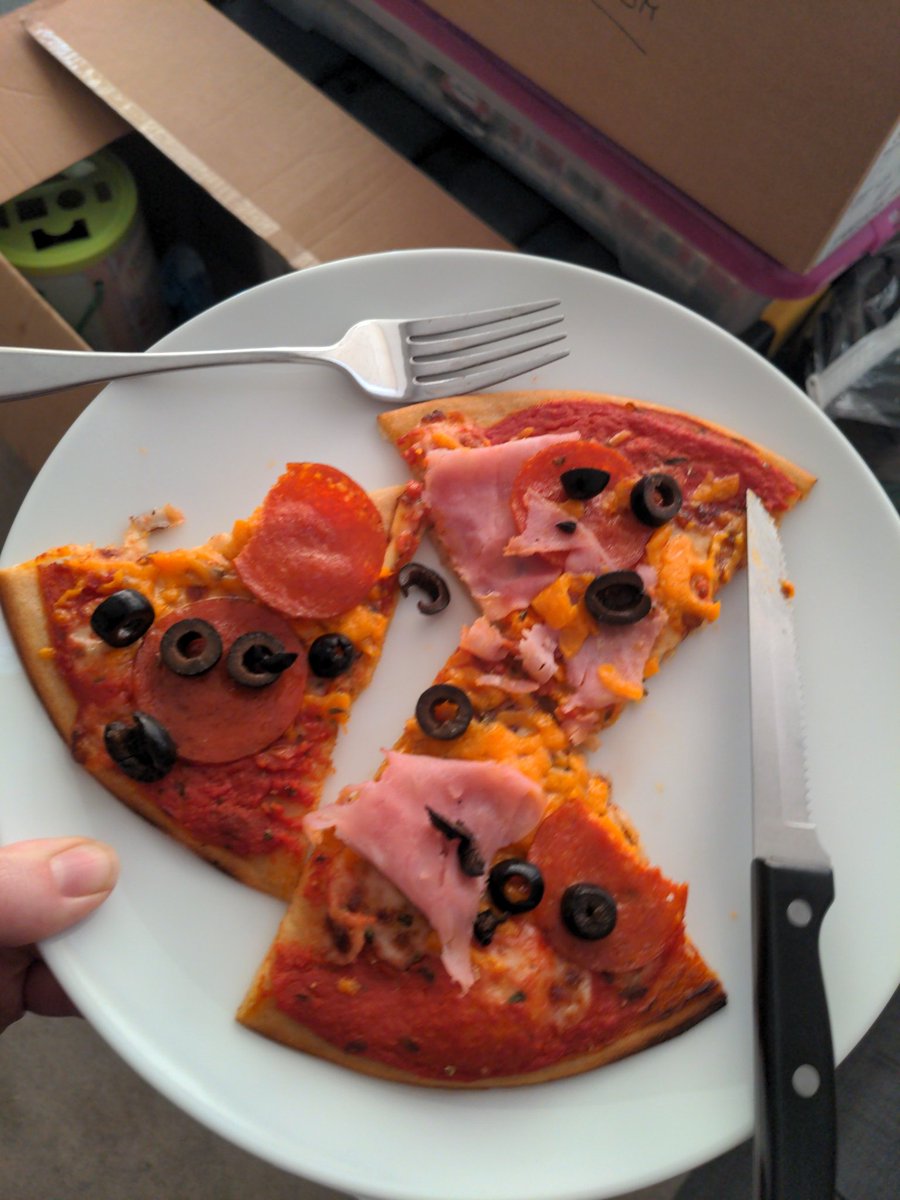 VeriR13's tweet photo. @PizzaExpress fixed it myself with items from my fridge 🙄 https://t.co/svBx3HtqdO