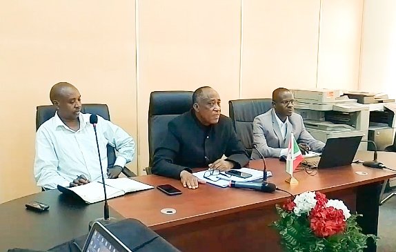 MinTFPSS_bdi's tweet photo. #Burundi :Excellence le Ministre de @MFPTE_bdi 
 a tenu une réunion ce jeudi 6/04/2023 avec les hauts cadres du Ministère sur la #finalisation et la #validation du PTBA du 
@MFPTE_bdi  exercice 2023-2024 https://t.co/Ul6CaKkYw9