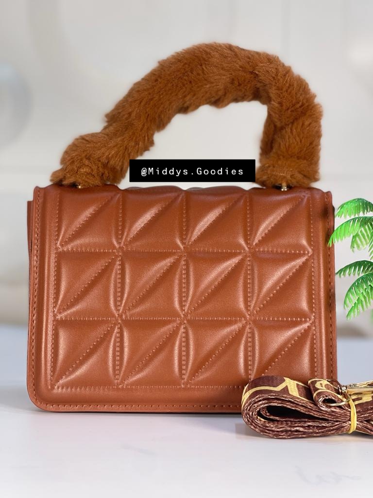 MiddysGoodies's tweet photo. 🤗 Beautiful designs for the beautiful you 🥰

👜DETAILS👜
🌹 Size: Midi
🌹 Price: N7500
🌹 Colour(s): As displayed

👝 DM to Order OR ⬇️
🌹 Click on the WhatsApp link in our Bio
🥳 Special 10% discount off your first order 
📍Lagos/Nationwide delivery available https://t.co/7C8U6XcjsI