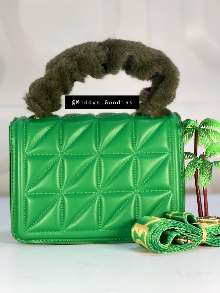 MiddysGoodies's tweet photo. 🤗 Beautiful designs for the beautiful you 🥰

👜DETAILS👜
🌹 Size: Midi
🌹 Price: N7500
🌹 Colour(s): As displayed

👝 DM to Order OR ⬇️
🌹 Click on the WhatsApp link in our Bio
🥳 Special 10% discount off your first order 
📍Lagos/Nationwide delivery available https://t.co/7C8U6XcjsI