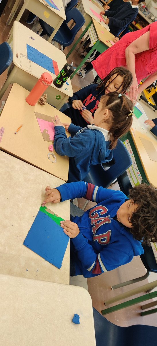 MelinaRobino's tweet photo. Impressionist art with Mrs. McDonald, our artist in the school! Our interpretation of Van Gogh's "Sunflowers" @stisaacjoguescs @TCDSB https://t.co/GTtaiS2aG6