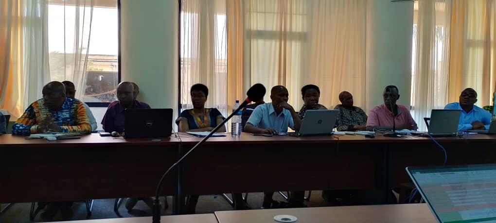 MinTFPSS_bdi's tweet photo. #Burundi :Excellence le Ministre de @MFPTE_bdi 
 a tenu une réunion ce jeudi 6/04/2023 avec les hauts cadres du Ministère sur la #finalisation et la #validation du PTBA du 
@MFPTE_bdi  exercice 2023-2024 https://t.co/Ul6CaKkYw9
