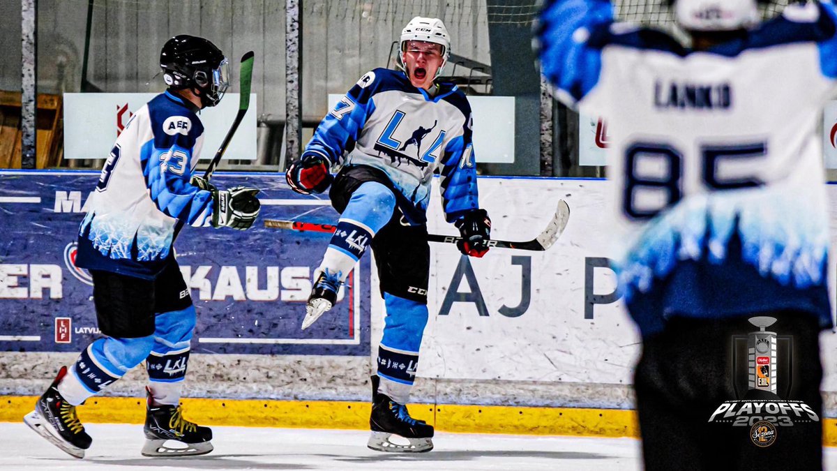 frames_by_davis's tweet photo. Playoffs in full swing @entuziasti 📸🏒 https://t.co/L37NNLRJkc