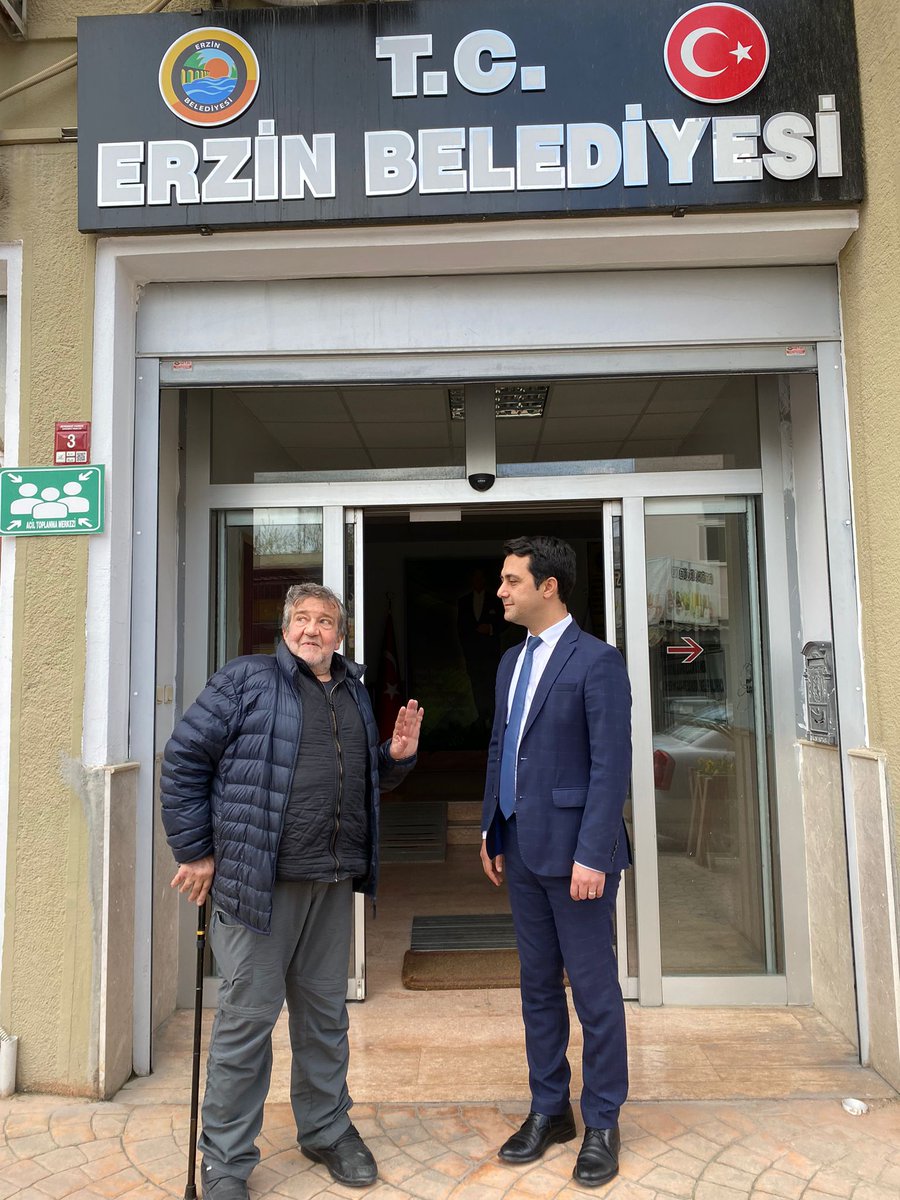 Deprem Bölgesinde Olan Değerli Belgesel Film Yapımcısı Coşkun Aral İlçemizi de Ziyaret Etti ve Depremle İlgili Konuşma Fırsatı Yakaladık.Deprem Bölgesine Olan Duyarlılığı ve İlçemizi Ziyareti Nedeni İle Kendisine Teşekkür Ediyorum.

Ökkeş Elmasoğlu
Erzin Belediye Başkanı