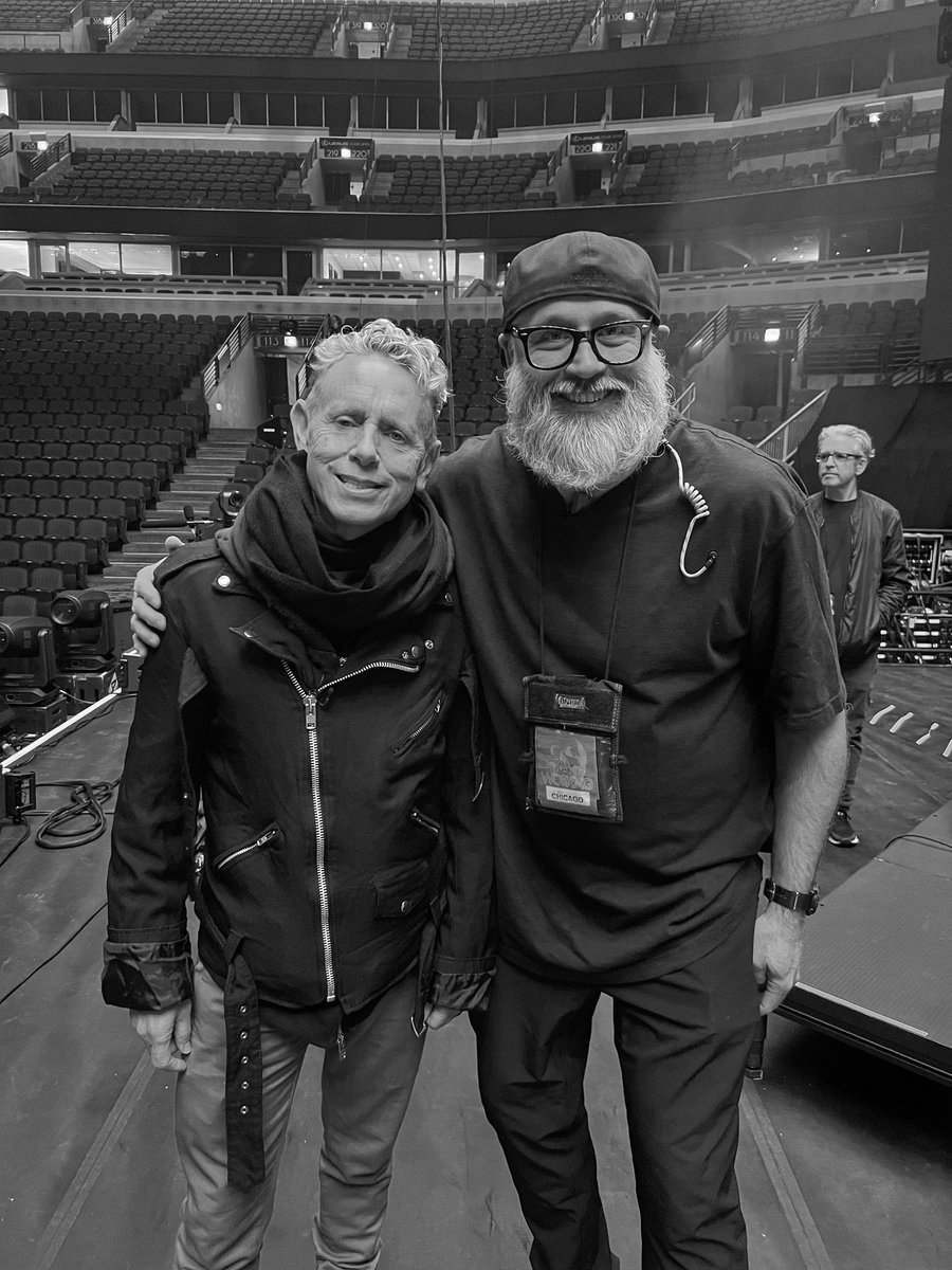 PhotoBarlow's tweet photo. Sound check with Martin Gore of Depeche Mode for a Sunday Morning Shoot. #music #livemusic #enjoythesilence #guitarist #musician https://t.co/TPE1whdjPl