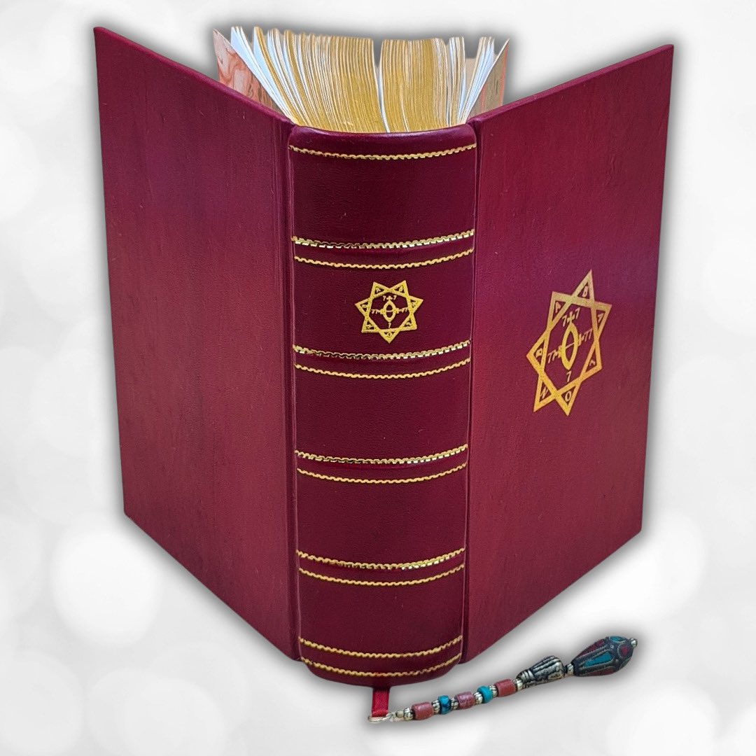 RareBiblio's tweet image. A special on demand customized edition ✨ Added custom logos on request.

Get your customized edition now - rarebiblio.com
.
.
#rarebooks #vintagebooks #customizedbooks #leatherboundbooks #books #booklovers #booksforlife #rarebiblio