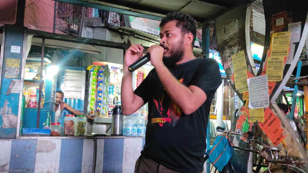 BengaliKausik's tweet photo. দক্ষিণ চব্বিশ পরগনার গড়িয়া শীতলা মন্দির মোড়ে, গড়িয়া বাজার মোড়ে বাংলা পক্ষর লিফলেট বিলি, প্রচার। আগামী ৯ ই এপ্রিল বাঘাযতীনে বাংলা পক্ষর মহামিছিল, সে প্রচারও হল। বাঙালিকে বাঙালি জাতীয়তাবাদী বানানোর প্রচেষ্টা।  জয় বাংলা https://t.co/RcQ0NtzB5D