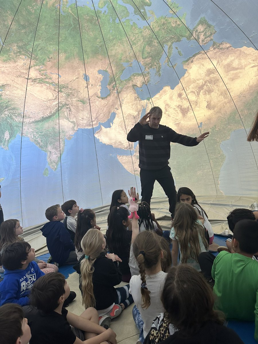 MrsBernalGrade2's tweet photo. The 19 foot Earth Dome came to visit Tisdale School! 2B loved learning all about the scale of geographic concepts such as continents, time zones, latitude, longitude, and more 🌎 #WeAreTisale https://t.co/2zLb7QvKRr
