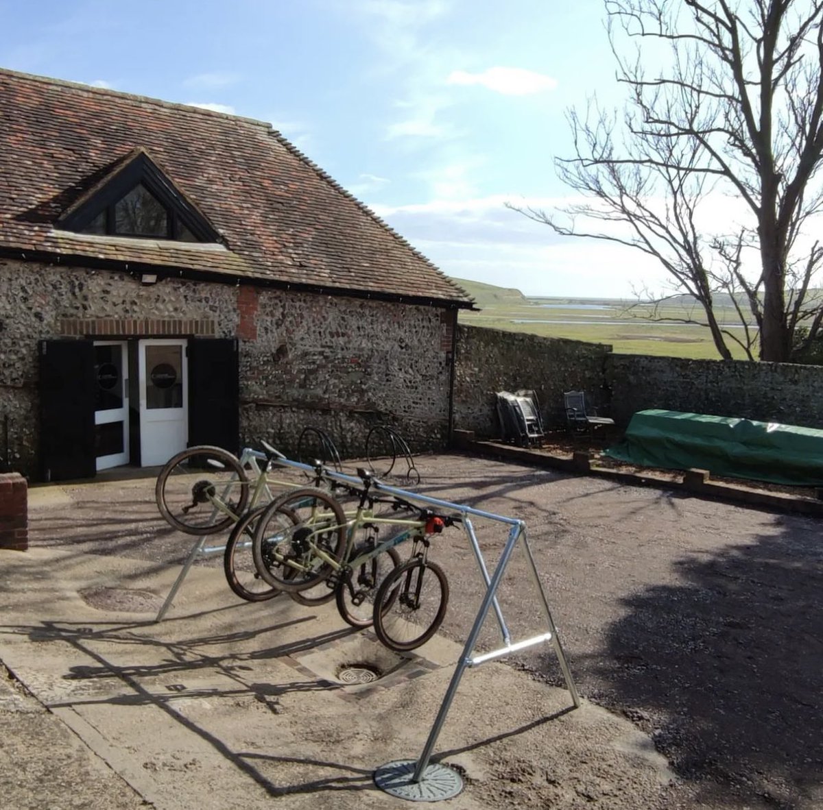CuckmereCycleCo's tweet image. We are open every day over the Easter weekend and the weather looks good! Pop in and say hi and take a bike for a ride 🚴‍♂️
#easter #easterweekend #cuckmere #bikeride #ridesussex #dayout #eastsussex