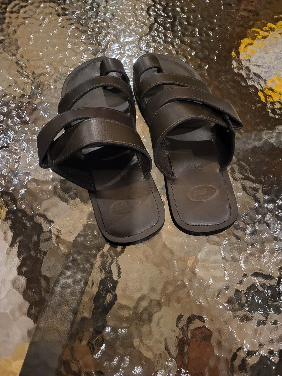 FrankTumwebazek's tweet photo. This nice pair of open shoes (pure leather) made from #KawumuTannery a Presidential initiative under @StateHouseUg is a clear statement that we can fully #Importsubstitute . Great work @StateHouseUg under the wise guidance of H.E @KagutaMuseveni . https://t.co/Tn24tC7qyr