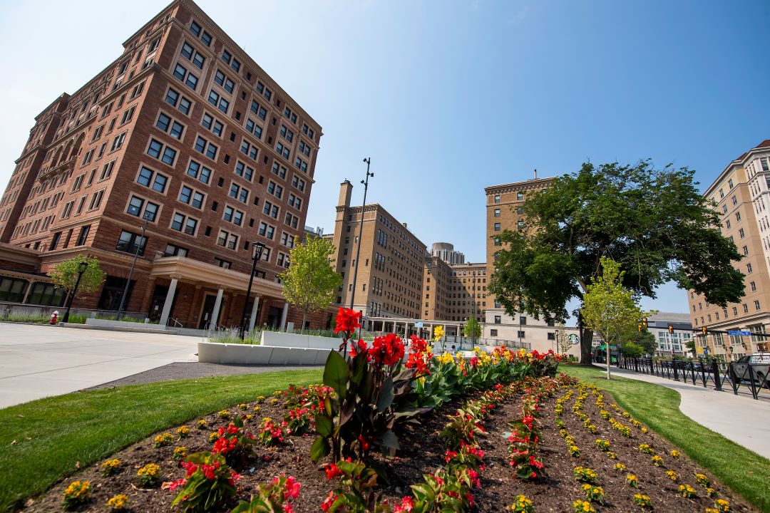PittBHAS's tweet image. Our Conference Services Team will be hosting a Food Truck Round-Up here on campus to benefit the United Way! 🥪

📅 April 11-12, 11am-2:30pm each day
📍 WPU Plaza

#h2p #pitt