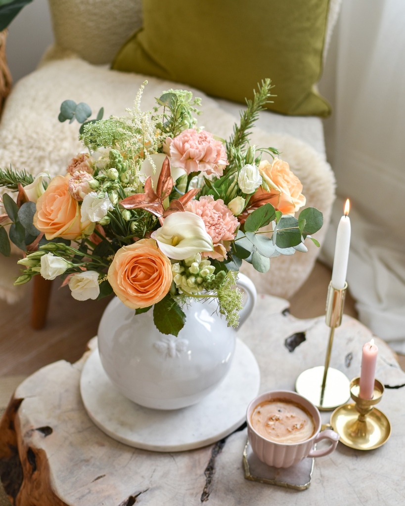 hauteflorist's tweet photo. Our new Rose Quartz bouquet is a stunning arrangement. It’s delicate pink and white flowers will bring a touch of elegance to any occasion 🤍
#hauteflorist #luxuryflowers #londonflowers #interiordesign #interiorstyling #flowerdelivery #flowersubscription #luxuryinteriors https://t.co/dy3TiDwsrd
