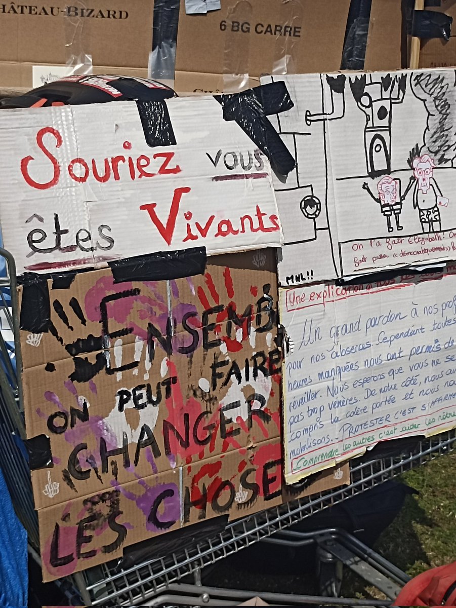 GRsudest's tweet photo. Images de la manifestation aujourd'hui à Montélimar !! Pour cette 11e journée de lutte, nous ne lâchons rien!! https://t.co/BwverHmckh