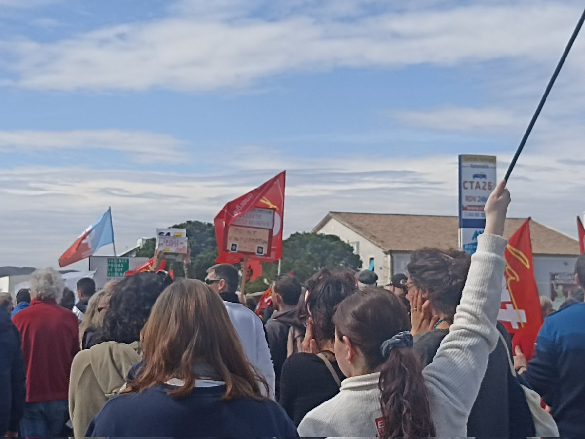 GRsudest's tweet photo. Images de la manifestation aujourd'hui à Montélimar !! Pour cette 11e journée de lutte, nous ne lâchons rien!! https://t.co/BwverHmckh