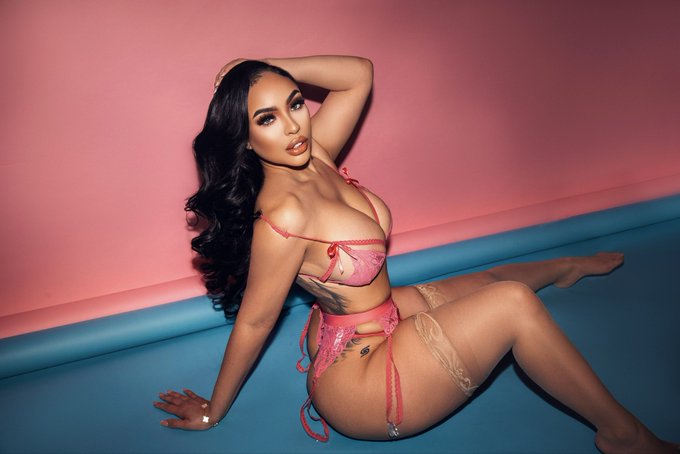 D Skye💎 - Honey bun https://t.co/MIBvQOh20v