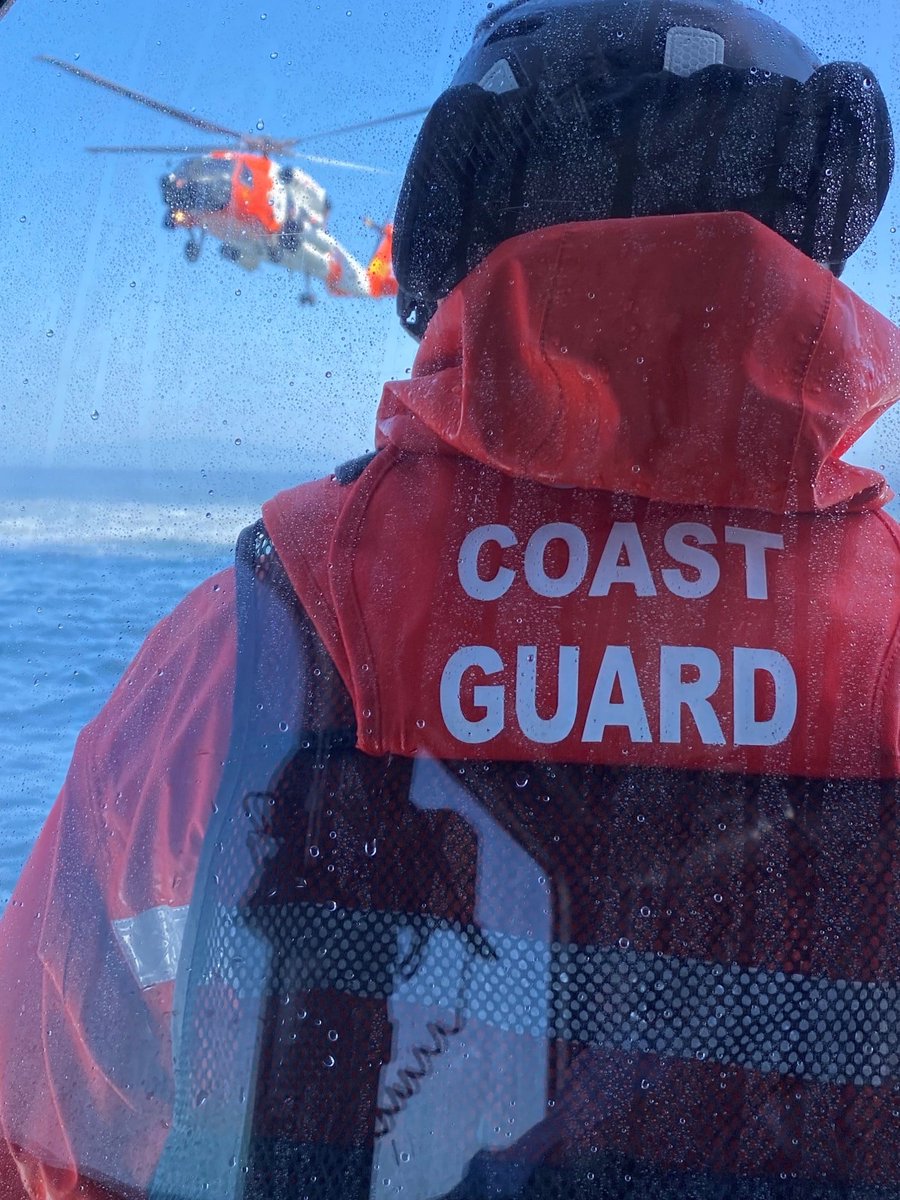 _elevate_health's tweet photo. #TBT to April 2022 during a simulated #rescue mission of #CAE Apollo by the San Diego US Coast Guard in the Pacific Ocean. 🏊♂️🚁
#CAEApollo #emergencycare #criticalcare #simulation #healthcaresimulation #makinghealthcaresafer https://t.co/q63HX6SlG2