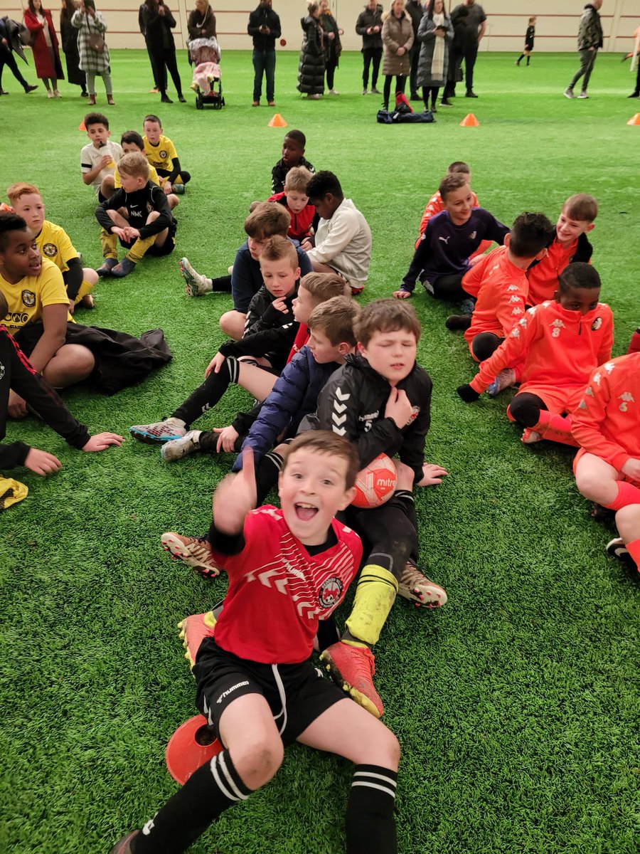 RVillaJFC's tweet photo. 📢 Shoutout 📢

🔴⚪️⚫️

So our U10’s have been to United to play in the Rashford Cup 👌

The Boys have played some tremendous football but unfortunately been beat in the Semi finals 👍

Well done lads and thanks to United for a great day 👏 #Villa #Grassroots #boys #fun https://t.co/25ujqXDxEP