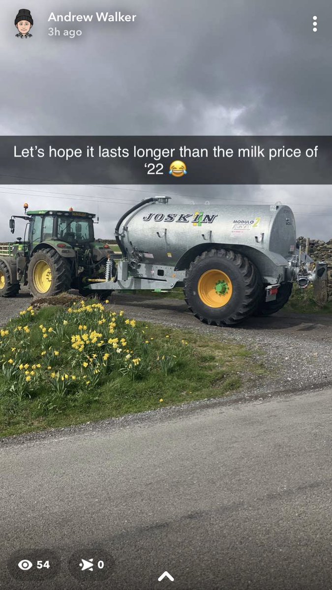 Bit of tackle brings folk to sale 😂