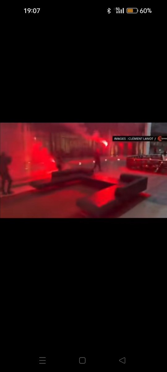 OriginalKooLaLa's tweet image. Don't believe all you hear about the #FrenchPROTEST being about 'pension reform'. It's not. The French are the greatest revolutionaries in history. They get results. They know what they're doing. They're storming #BlackRock right now.