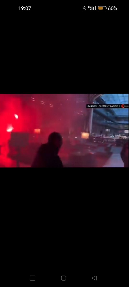 OriginalKooLaLa's tweet image. Don't believe all you hear about the #FrenchPROTEST being about 'pension reform'. It's not. The French are the greatest revolutionaries in history. They get results. They know what they're doing. They're storming #BlackRock right now.