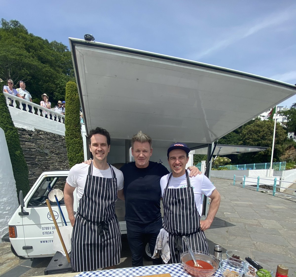Ffwrnes's tweet photo. Sunny times and pizza smiles at Portmeirion for Future Food Stars with @GordonRamsay 

Testing the contestants pizza making skills 

@BBCOne &amp; @BBCiPlayer 

#futurefoodstars https://t.co/KoHzCNcxVQ