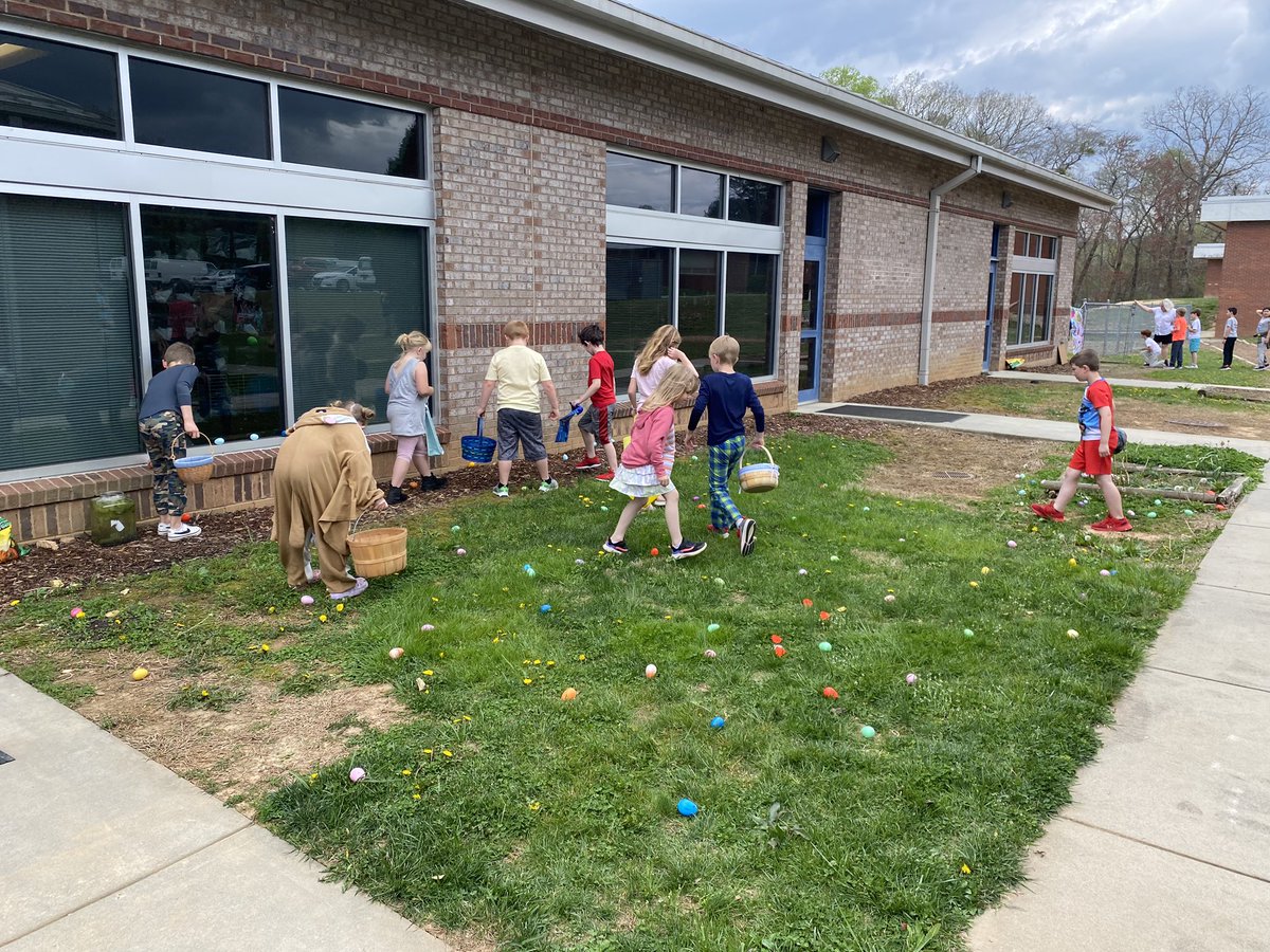 mrspruittfirst's tweet image. Hoppy Easter! 🐰 @MillsRiverSch #heretofly