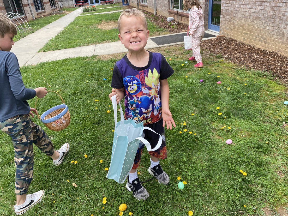 mrspruittfirst's tweet image. Hoppy Easter! 🐰 @MillsRiverSch #heretofly