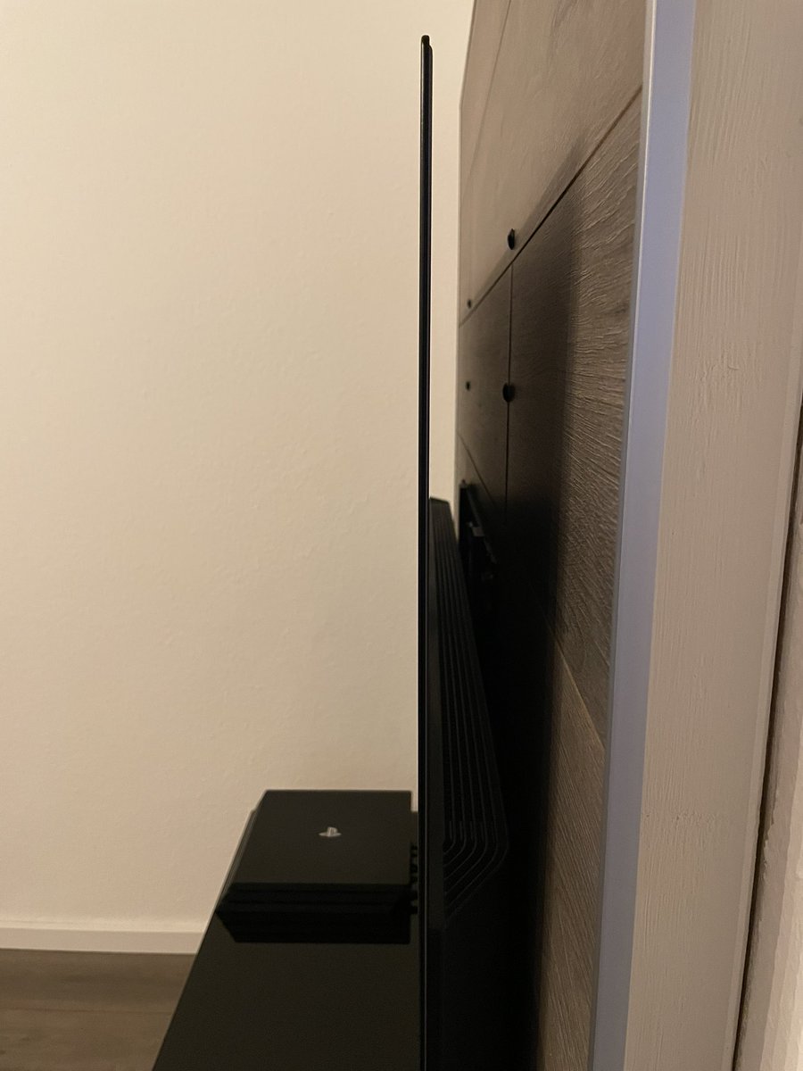 twizzl_gaming's tweet photo. @Neevi_twitch Meine flache Schönheit ein LG Oled https://t.co/hVeETpshJl