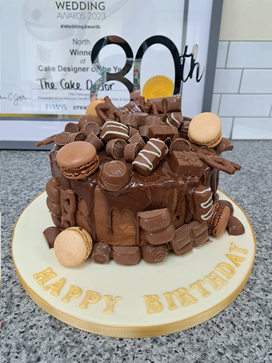 AlisonBushell's tweet photo. #chocolateoverload  #dripcake #sugarcraftclasses
#glutenfree https://t.co/plbQOFlAnQ
