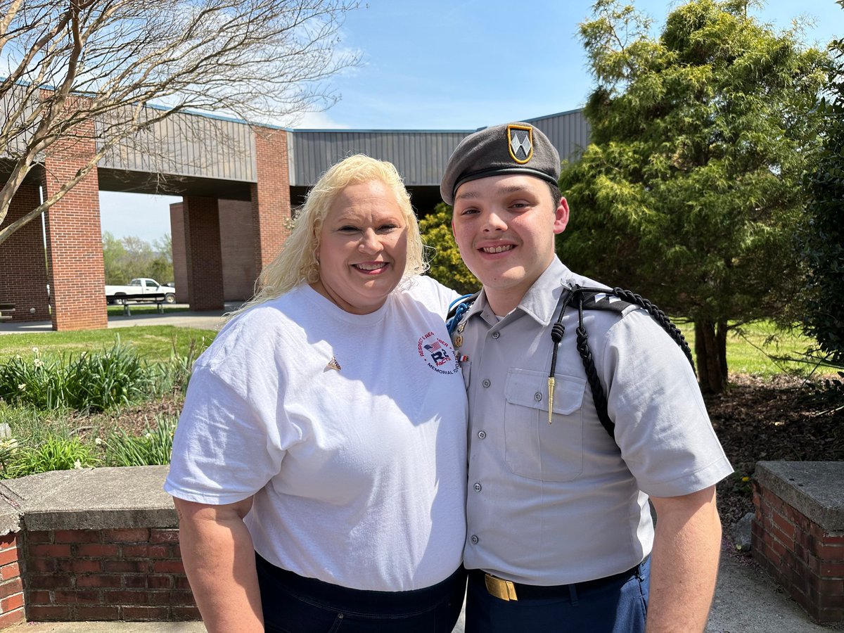 KnoxSchools's tweet photo. On Wed., Gibbs JROTC cadet Cody Fee was awarded the first scholarship from the Respect and Remember Foundation, a nonprofit established in honor of Army Staff Sgt. Ryan Knauss. Knauss' mother presented the $1,000 check to Fee during a ceremony at Gibbs. Congratulations, Cody! https://t.co/prvAcYcDfC