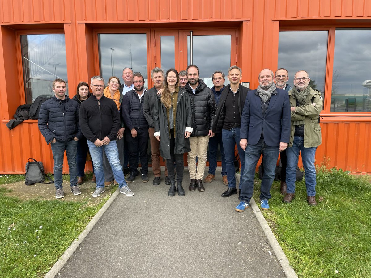 ArtusJulie's tweet image. [Eleveur&amp;amp;Engagé] Nous avons fait la visite à Bourges du site de transformation de boeuf Puigrenier avec les agriculteurs des @EleveursBovins dans le cadre de notre partenariat. 
🐂🥩🍽️🍔🧑🏽‍🍳 #charteoriginefrance