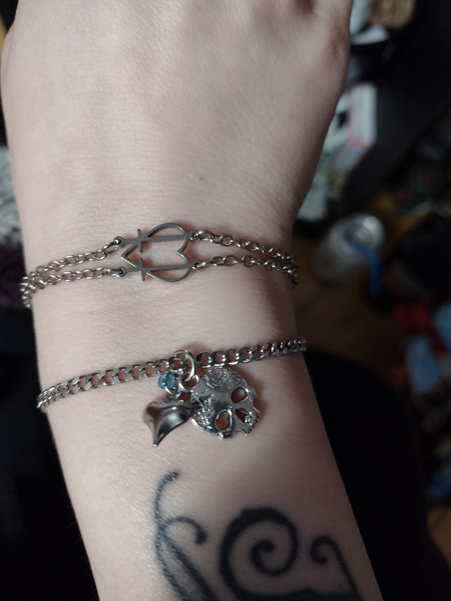 MeganEHarmon's tweet photo. Ghost hunters return with new episodes tonight on travel channel at 9 pm tonight. Wearing Andy's mark necklace and bracelet along with I will be there necklace and I am here bracelet. @NeverTakeitOff @andyblack #ntio #nevertakeitoff 🖤❤️ https://t.co/McmCHXMR1z