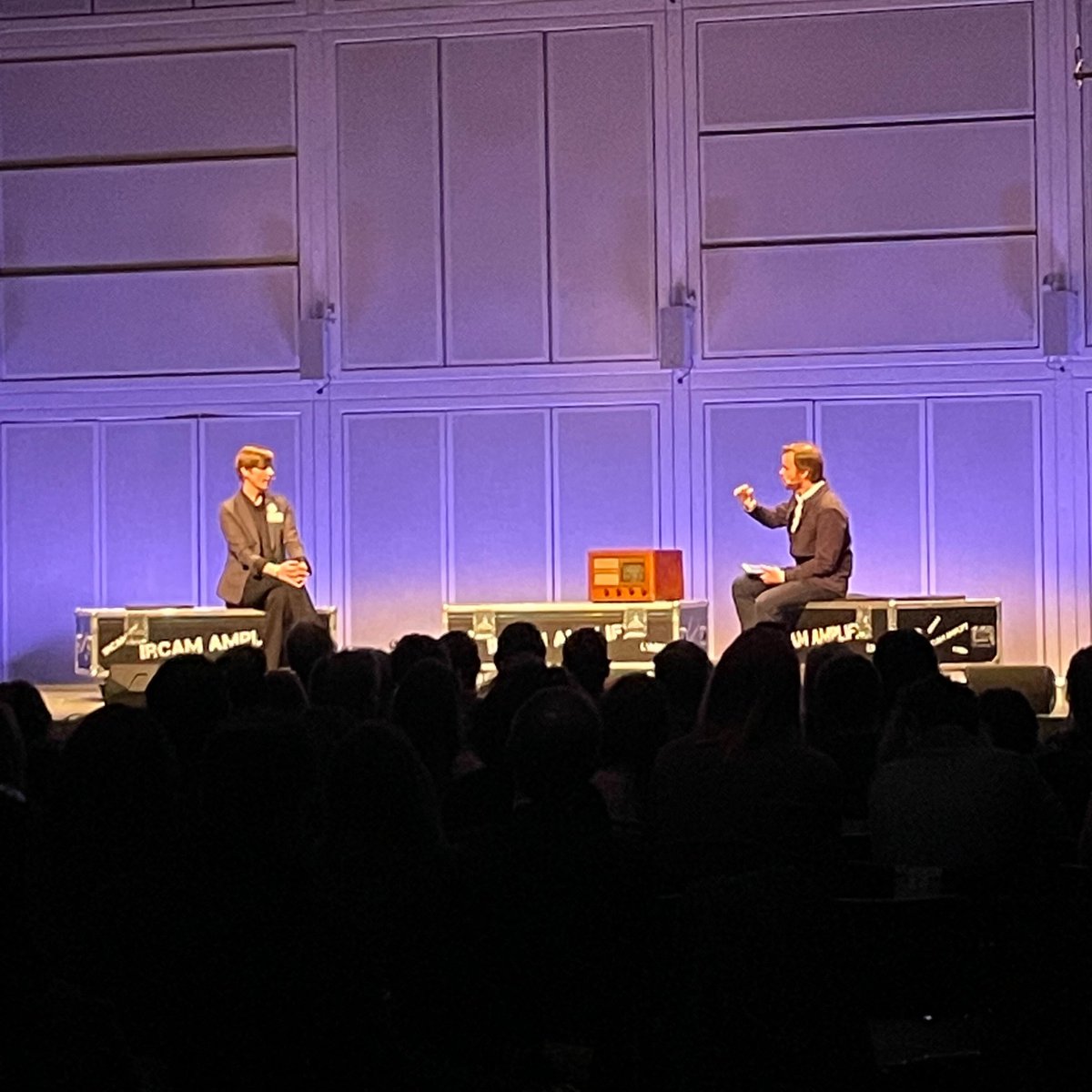 <a href="/delaurentis000/">DELAURENTIS</a> <a href="/Ircam/">IRCAM</a> À l'<a href="/Ircam/">IRCAM</a>, le son est considéré comme un matériau à part entière. Impalpable, transparente et incolore, mais est un fort vecteur émotionnel. Avec <a href="/AlexKouchner/">Alexandre Kouchner</a> et <a href="/NBirocheau/">Nathalie Birocheau</a> #LADNLeShift