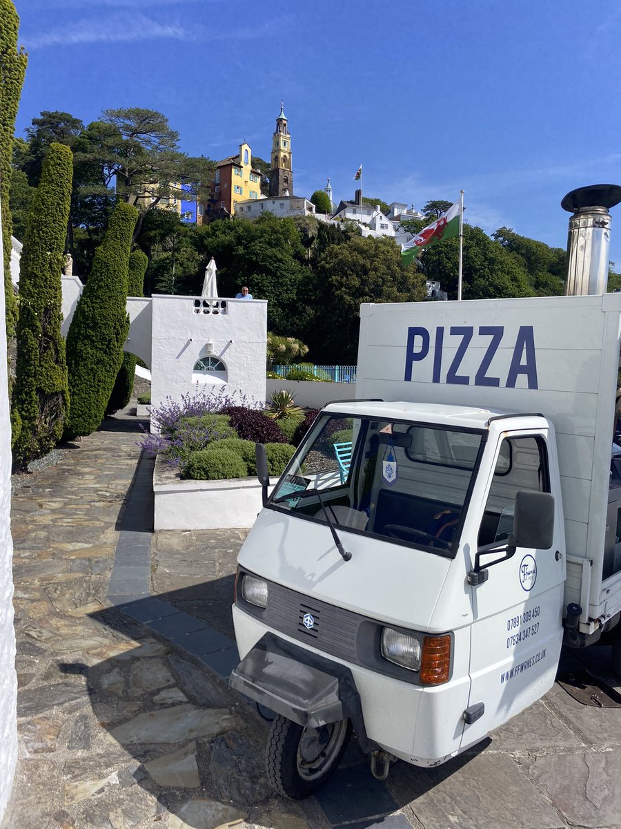 Like cheese and tomato the perfect pizza pairing on tonight’s episode of Future Food Stars on BBC One and BBC iPlayer 

<a href="/Portmeirion/">Portmeirion</a> with <a href="/GordonRamsay/">Gordon Ramsay</a> 

#futurefoodstars