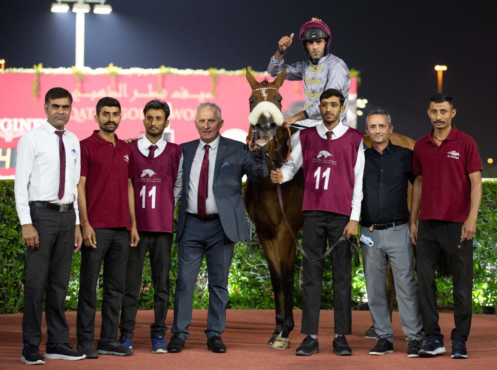 AlShaqabRacing's tweet photo. ๐ฅ Homebred FELOWAH victorious during the Qatar Gold Sword Race Meeting
Our 4-year-old by #Dahess breaks her maiden at Al Rayyan ๐ถ๐ฆ tonight in the Purebred Arabian Premium Maiden Cup over the mile. Trained by Eric Lemartinel, she was ridden to victory by Faleh Bughenaim https://t.co/1K2mJqRxos