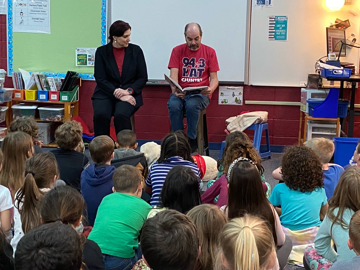 North_Tweets's tweet image. Hilley and Hart came to read to 2nd grade today! #Proud2BNorthies #WeAreElementary #JCSchoolsChampions